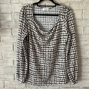 Kaileigh long sleeve cowl neck shirt. Black/cream geometric pattern. Size XL